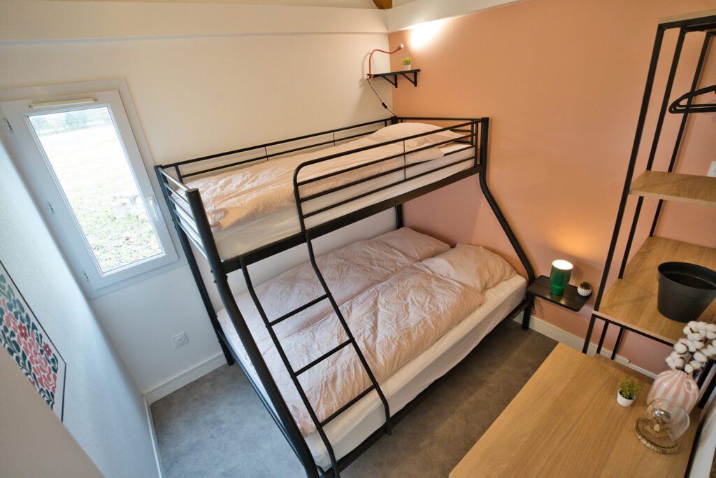 Chambre du gîte Ranch de Sologne avec lits superposés.