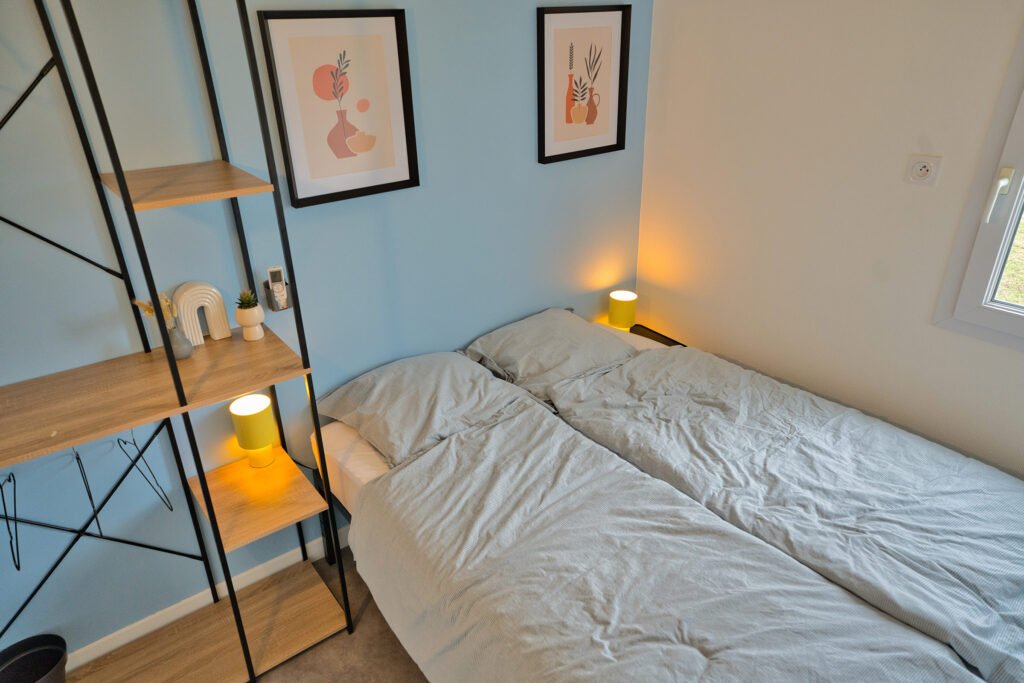 Chambre du gîte Ranch de Sologne avec lits jumeaux.